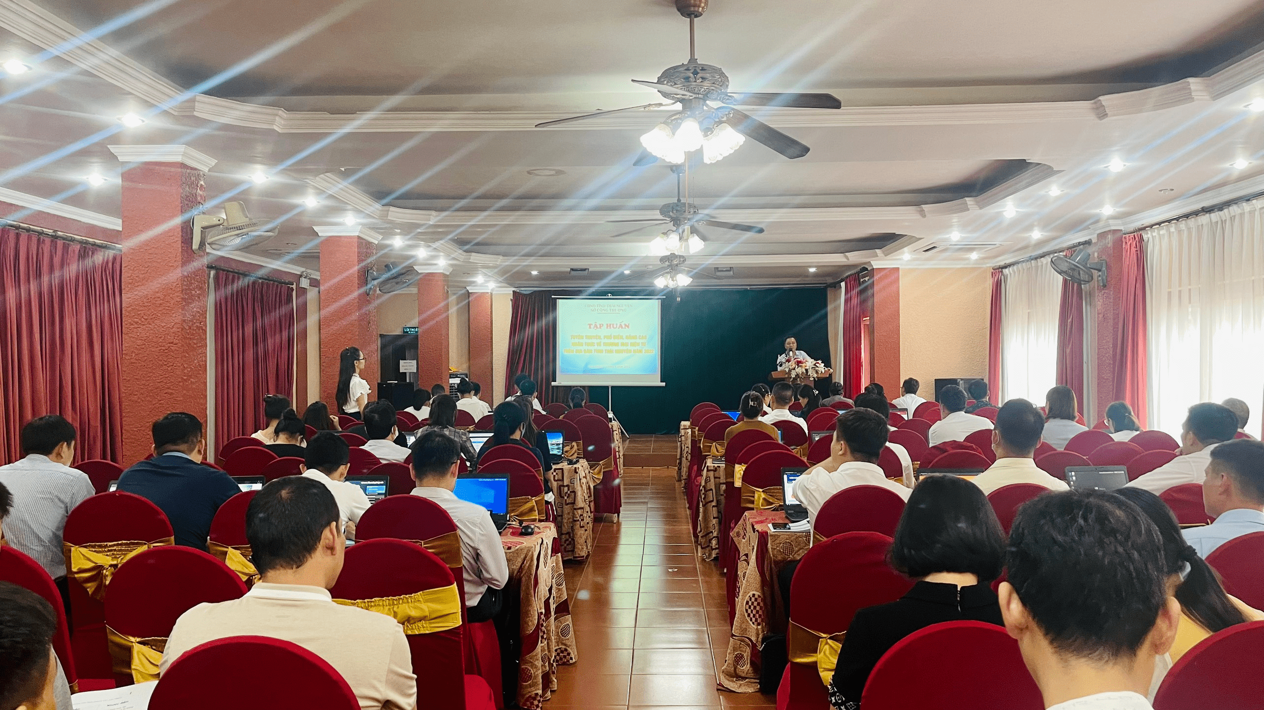 Tập huấn về thương mại điện tử trên địa bàn tỉnh Thái Nguyên