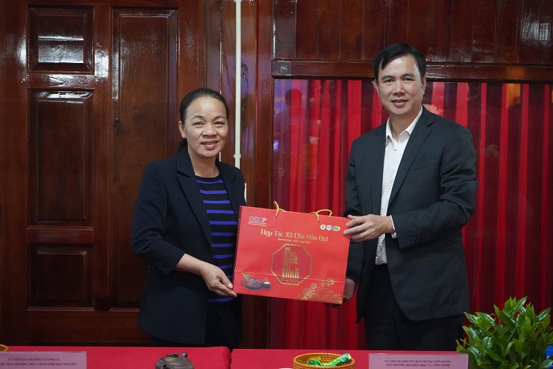 Đoàn cán bộ đại diện KH&CN Việt Nam ở nước ngoài làm việc với tỉnh Thái Nguyên -1